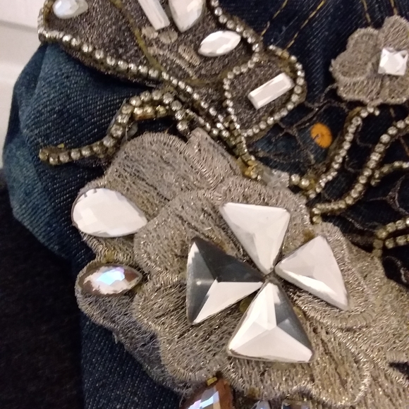 Caps - Picture 2 of 16